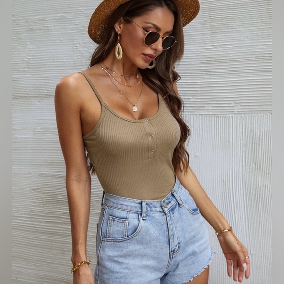 Button Cami Tank - Picture 4 of 5